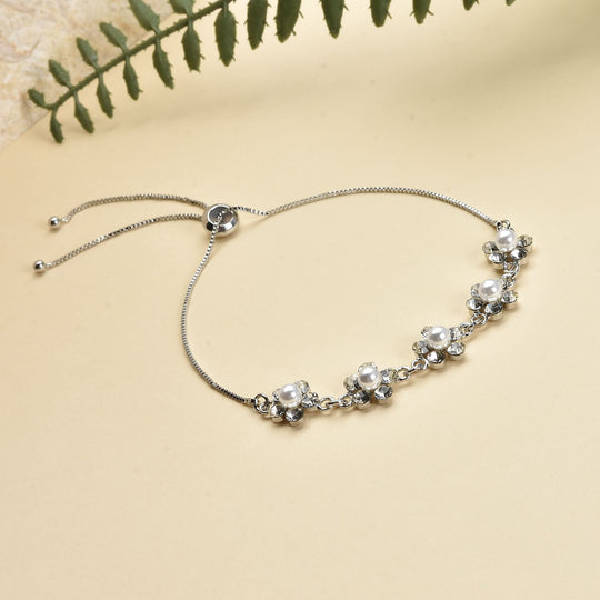 Weißes Glasperlen und Zirkonia flexibles Armband, Messing