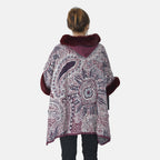 LA MAREY - Kunstfell Poncho mit Kapuze, One Size, 80x110cm, Burgund